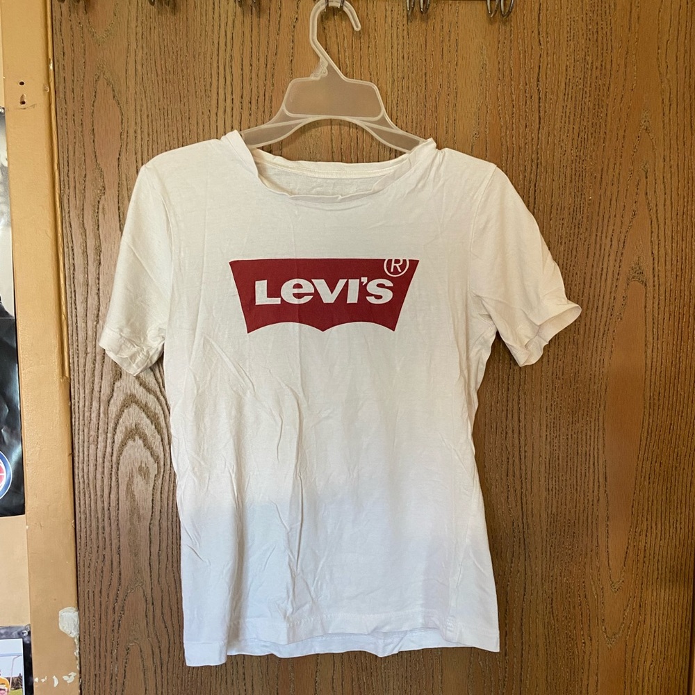 Levi’s white and red logo graphic tee shirt